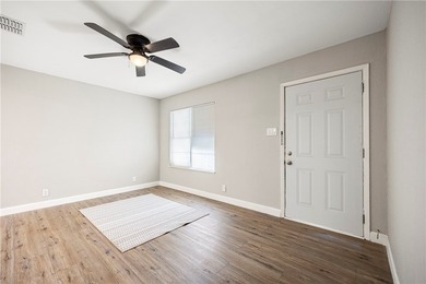 Welcome Home! Clean, simple, and move-in ready, this 3-bedroom - photo 3