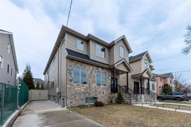 Welcome to this beautifully maintained, newly built home (2023) - photo 3