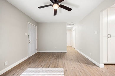 Welcome Home! Clean, simple, and move-in ready, this 3-bedroom - photo 6