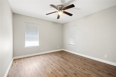 Welcome Home! Clean, simple, and move-in ready, this 3-bedroom - photo 9