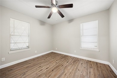 Welcome Home! Clean, simple, and move-in ready, this 3-bedroom - photo 10
