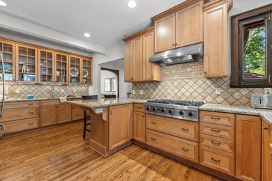 Welcome to a truly special home on a beautiful tree-lined street - photo 12