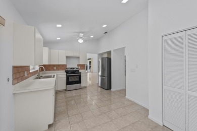 Great opportunity in Palomar at Boca Pointe. This true 3-bedroom - photo 13