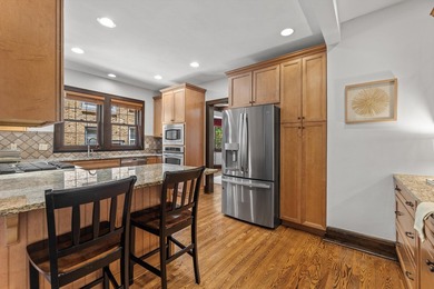 Welcome to a truly special home on a beautiful tree-lined street - photo 15