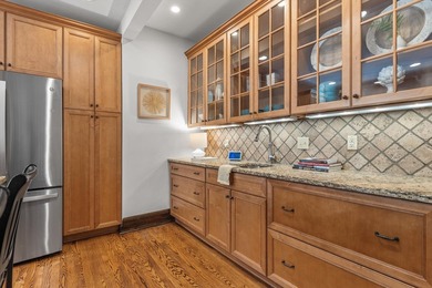 Welcome to a truly special home on a beautiful tree-lined street - photo 16