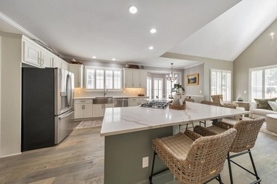 Welcome home to a truly exceptional combination of luxury - photo 19