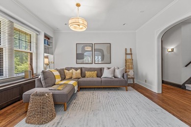 Welcome to a truly special home on a beautiful tree-lined street - photo 20