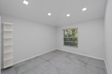 Great opportunity in Palomar at Boca Pointe. This true 3-bedroom - photo 21