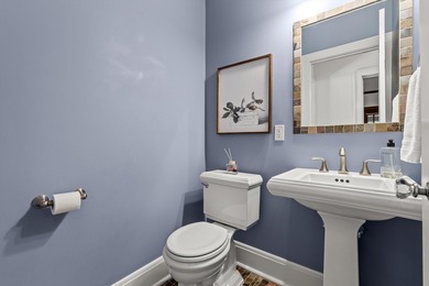 Welcome to a truly special home on a beautiful tree-lined street - photo 23