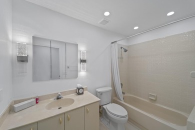 Great opportunity in Palomar at Boca Pointe. This true 3-bedroom - photo 23