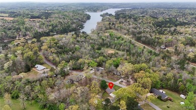 Located near Lake Tuscaloosa, this home offers private lake - photo 2