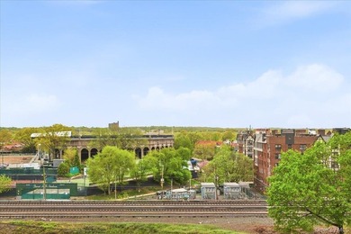 Welcome to this rarely available, most coveted, south facing - photo 31