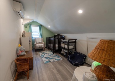 Welcome to this sun-drenched, impeccably maintained 3-bedroom, 2 - photo 11