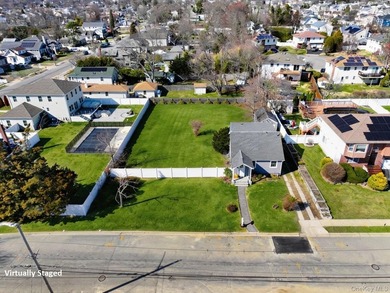 Welcome to this sun-drenched, impeccably maintained 3-bedroom, 2 - photo 16