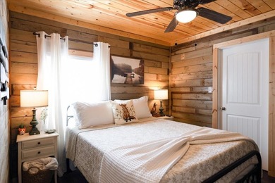 Welcome to the Reel Lazy Lake House, a fully furnished - photo 16