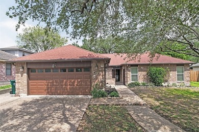 From the moment you walk in, this beautiful home is sure to - photo 1