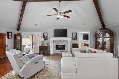 From the moment you walk in, this beautiful home is sure to - photo 4