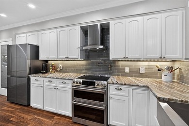 From the moment you walk in, this beautiful home is sure to - photo 9