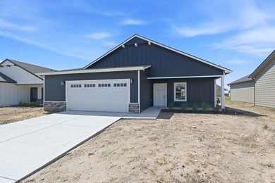Welcome to the Hamilton floor plan by Liberty Communities! This - photo 2