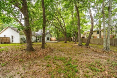 Discover this wonderful three-bedroom, two-bathroom brick ranch - photo 48