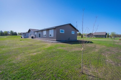 The convenience of one-level living meets the opportunity to - photo 8
