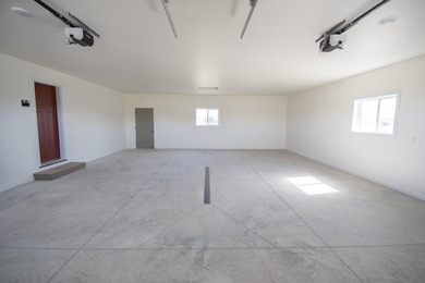 The convenience of one-level living meets the opportunity to - photo 9