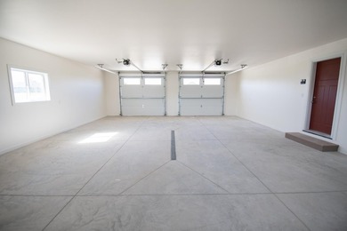 The convenience of one-level living meets the opportunity to - photo 10