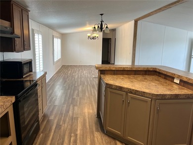 695 S Vista - Double wide manufactured home with large primary - photo 4