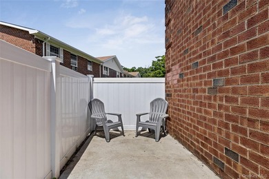 Welcome to Stony Hollow, a fabulous gated community where - photo 4