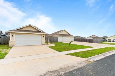 Located in Flour Bluff, this 3 bedroom, 2 bathroom home offers 7 - photo 4