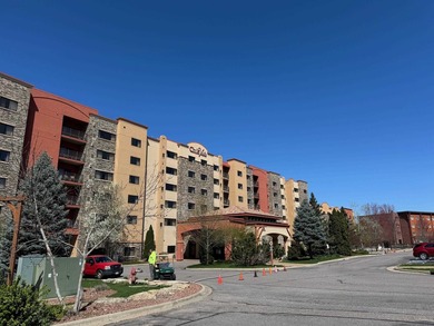 Located on the fifth floor, this spacious three bedroom condo - photo 2