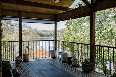 Waterfront living w/game-day convenience, 4-bdrm lk hs retreat - photo 3