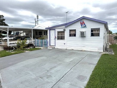 This Spacious 2 Bedroom, 1 Bath Home is located in Holiday - photo 4