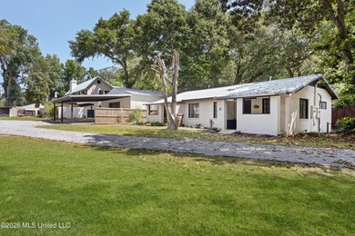 Tucked away on the charming and distinctive Father Ryan Avenue - photo 48