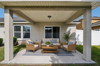 Fresh paint, LVP flooring throughout, and an open-concept layout - photo 22