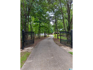 *PARADISE IN CALERA* Escape to the perfect blend of comfort - photo 36