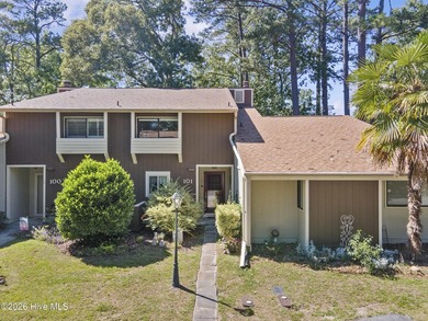 Beautifully maintained 3-bedroom, 2.5-bath townhouse located in - photo 1