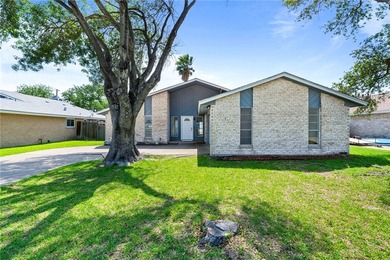 Discover your new home at 1620 Memorial Pkwy in Portland, TX - photo 2