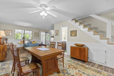 Beautifully maintained 3-bedroom, 2.5-bath townhouse located in - photo 8