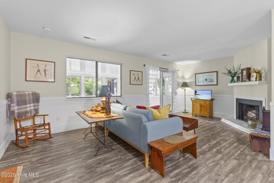 Beautifully maintained 3-bedroom, 2.5-bath townhouse located in - photo 10