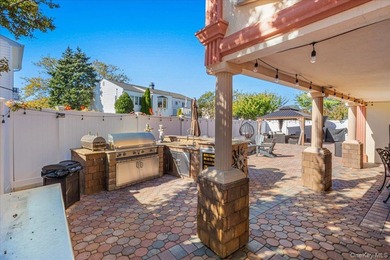 This expansive custom 3000sf renovated home with Central Air - photo 4