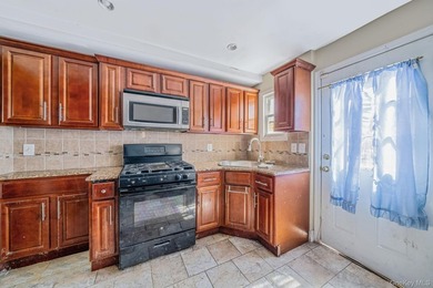 2-bedroom, 2-bathroom home featuring a kitchen and comfortable - photo 7