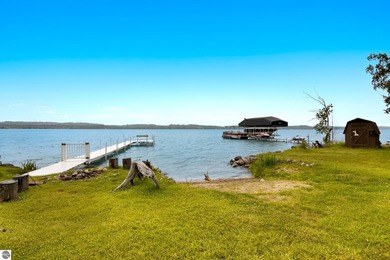Experience an extraordinary waterfront estate on beautiful Elk - photo 14