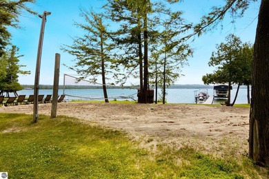 Experience an extraordinary waterfront estate on beautiful Elk - photo 17