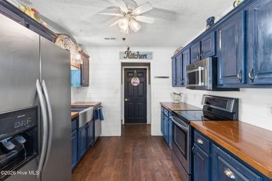 Beautifully maintained home in Calabash, NC, located less than - photo 8