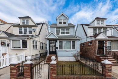 Fully detached single-family home in a prime location. Three - photo 1