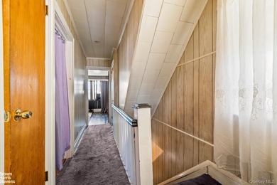 Fully detached single-family home in a prime location. Three - photo 7