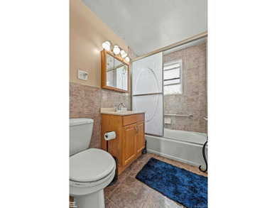 Fully detached single-family home in a prime location. Three - photo 10