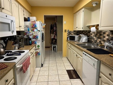 This 3 bedroom 2 bathroom home offers over 1900 square feet of - photo 2