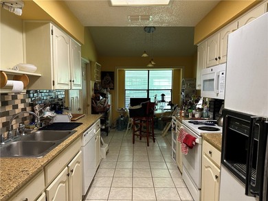 This 3 bedroom 2 bathroom home offers over 1900 square feet of - photo 3